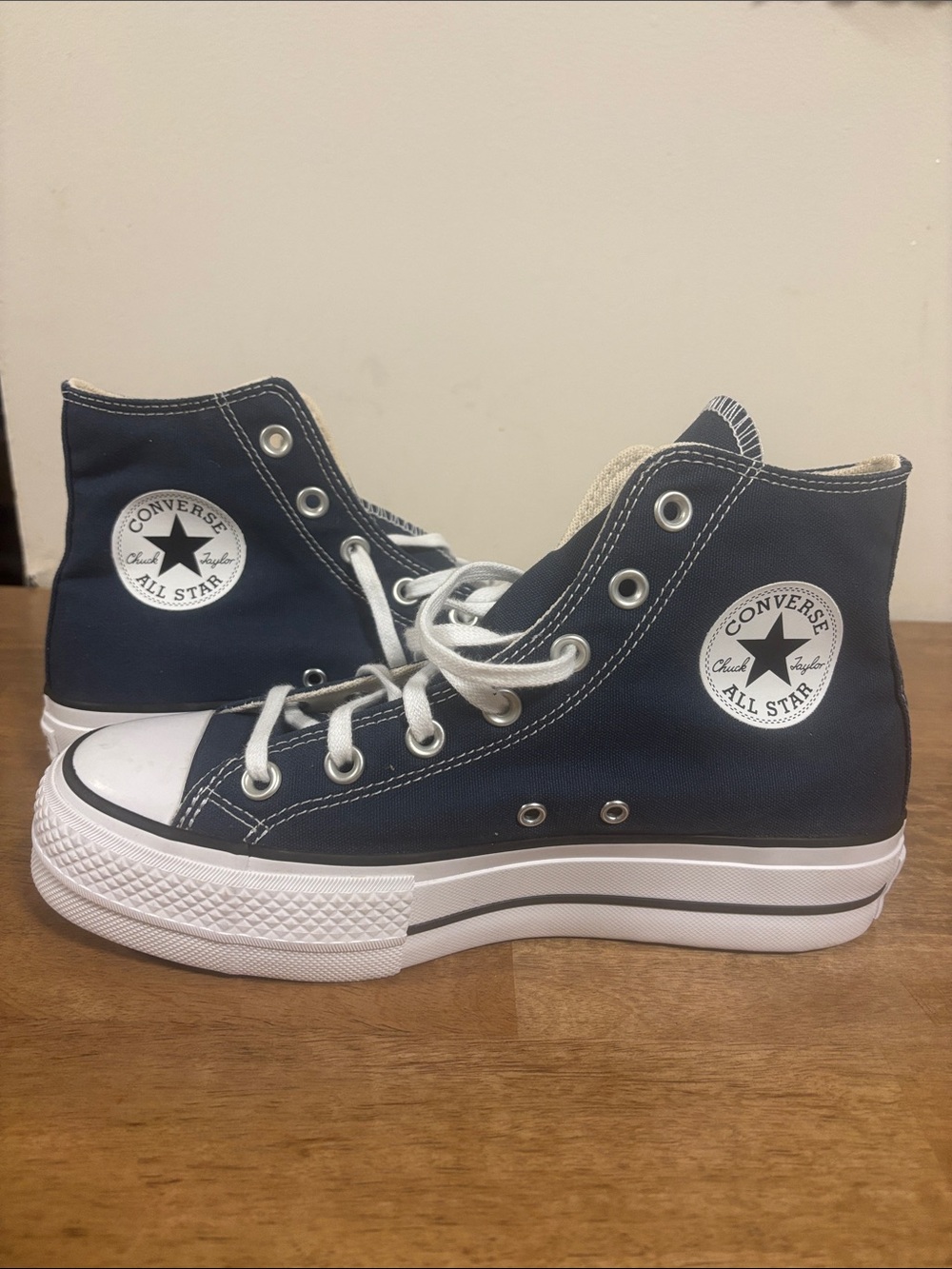 Converse  chuck Taylor High Platform Sneakers Unisex. Size 8 New